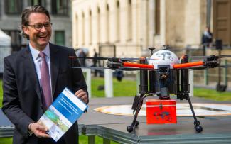 Federal government action plan for drones and air taxis 