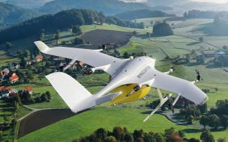Lebensmittel aus der Luft: Wingcopter-Drohnen liefern erstmals in Deutschland Waren des täglichen Bedarfs aus